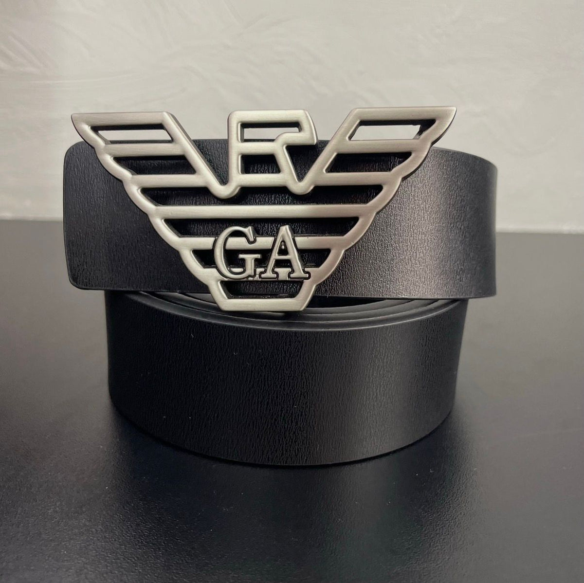 Cinto Premium Armani Preto em Couro com Fivela Águia Logo Prateada Polida