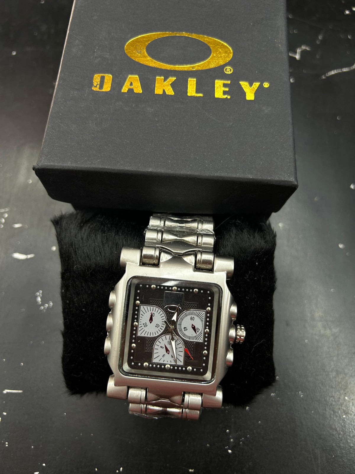 Relógio Oakley Time Tank Metal Titânio Visor Preto