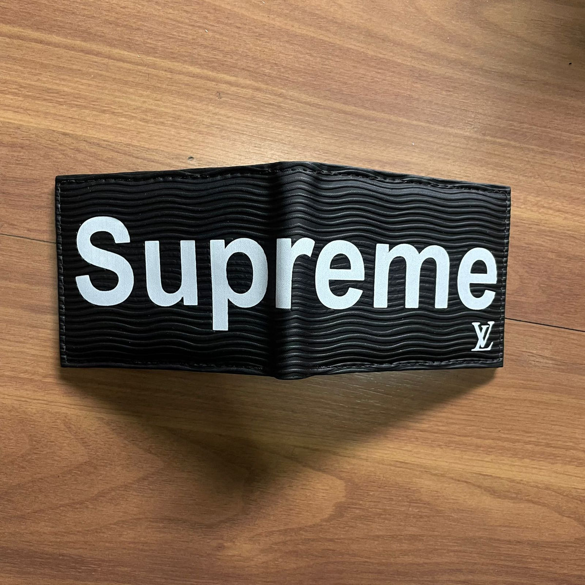 Carteira Louis Vuitton Collab Supreme Preta
