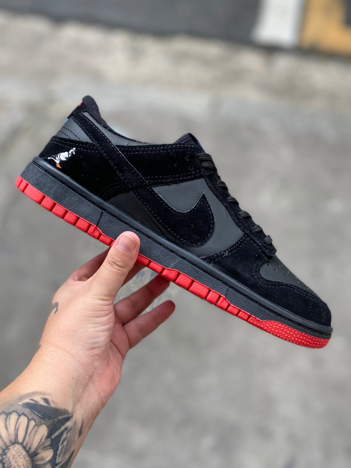 Tênis Nike Dunk Low Preto Solado Vermelho Black & Red