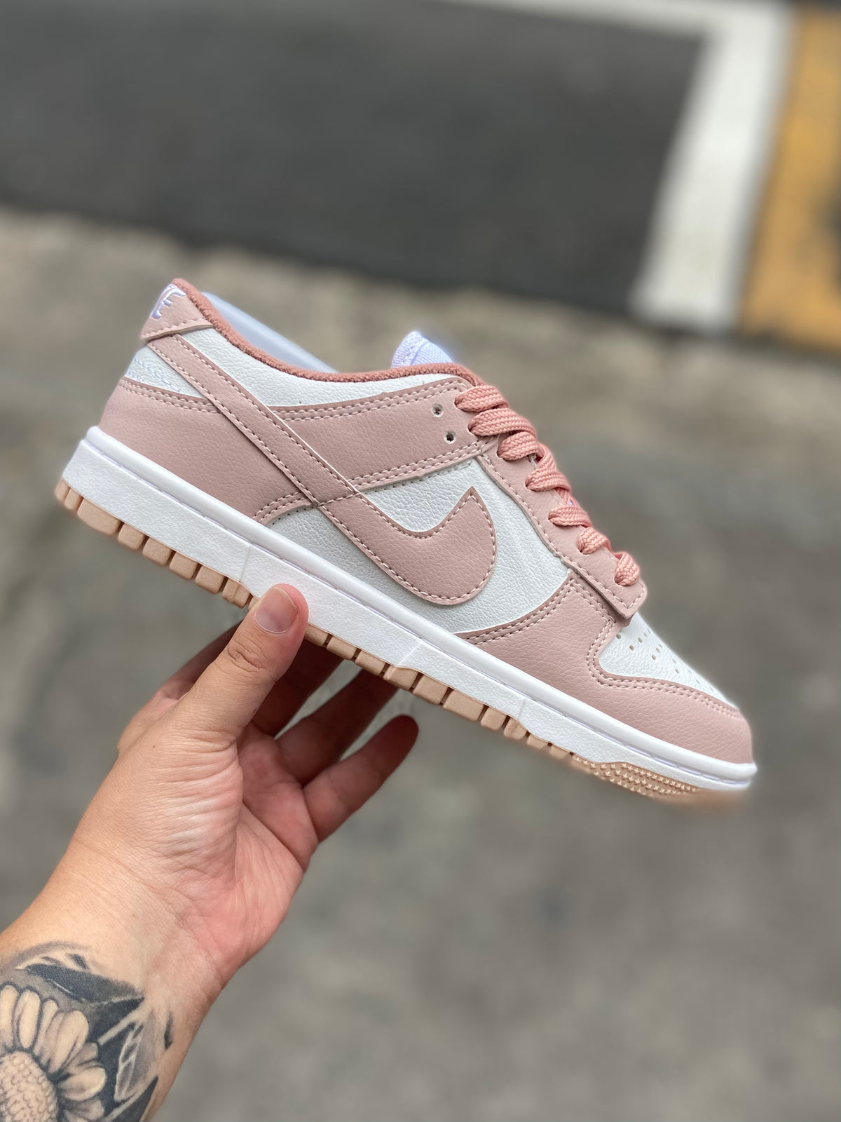 Tênis Nike Dunk Low Feminino Rosa Pastel e Branco Casual