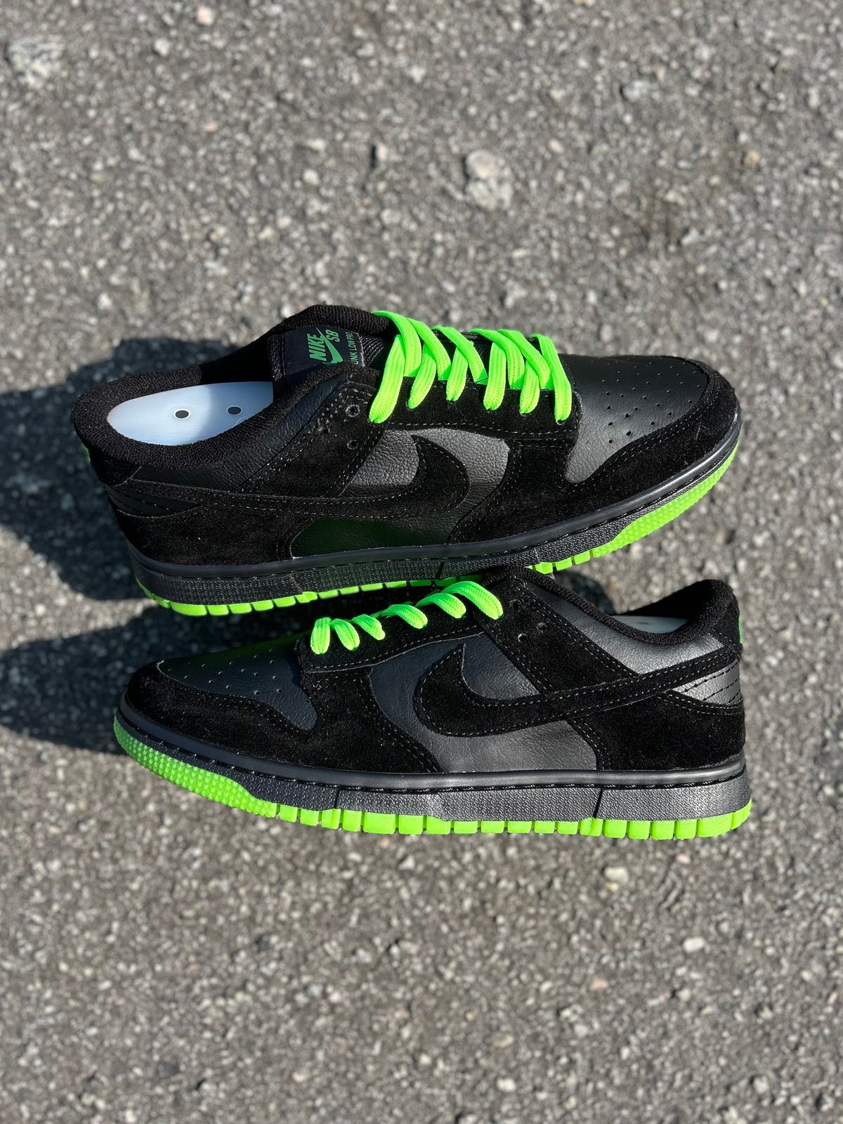 Tênis Nike Dunk Low Preto Neon Cadarço e Sola Verde Limão