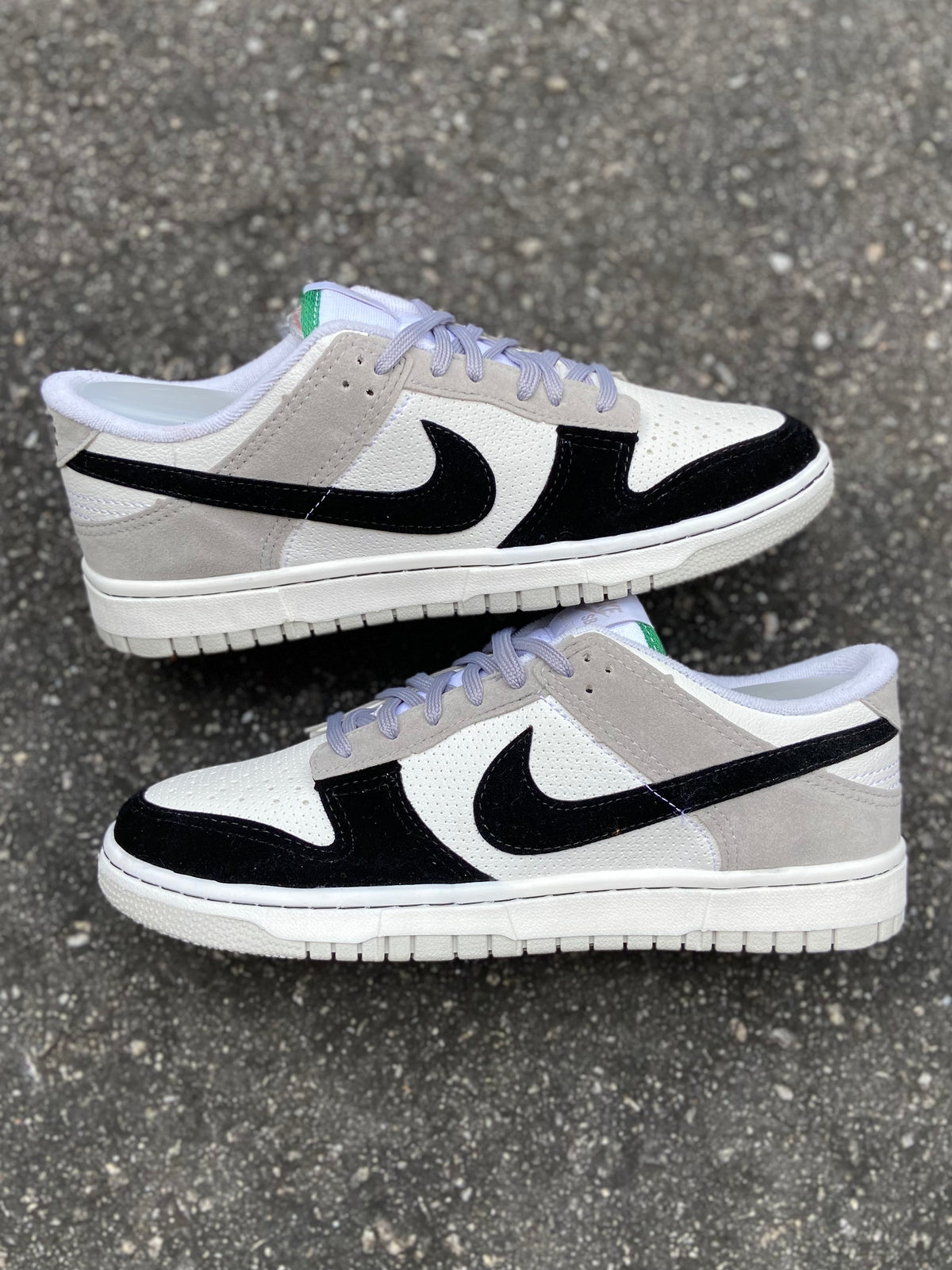 Tênis Nike Dunk Low Preto e Cinza Claro (Bicolor) Clássico