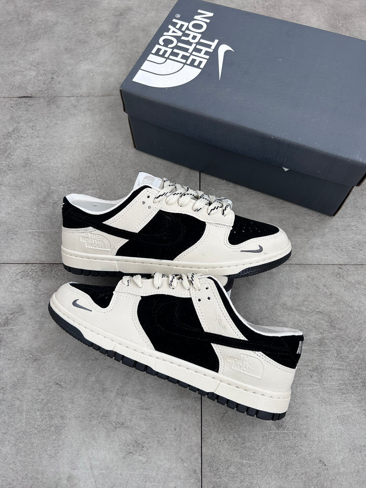 Tênis Nike Dunk Low Bege Off-White Camurça Felpuda