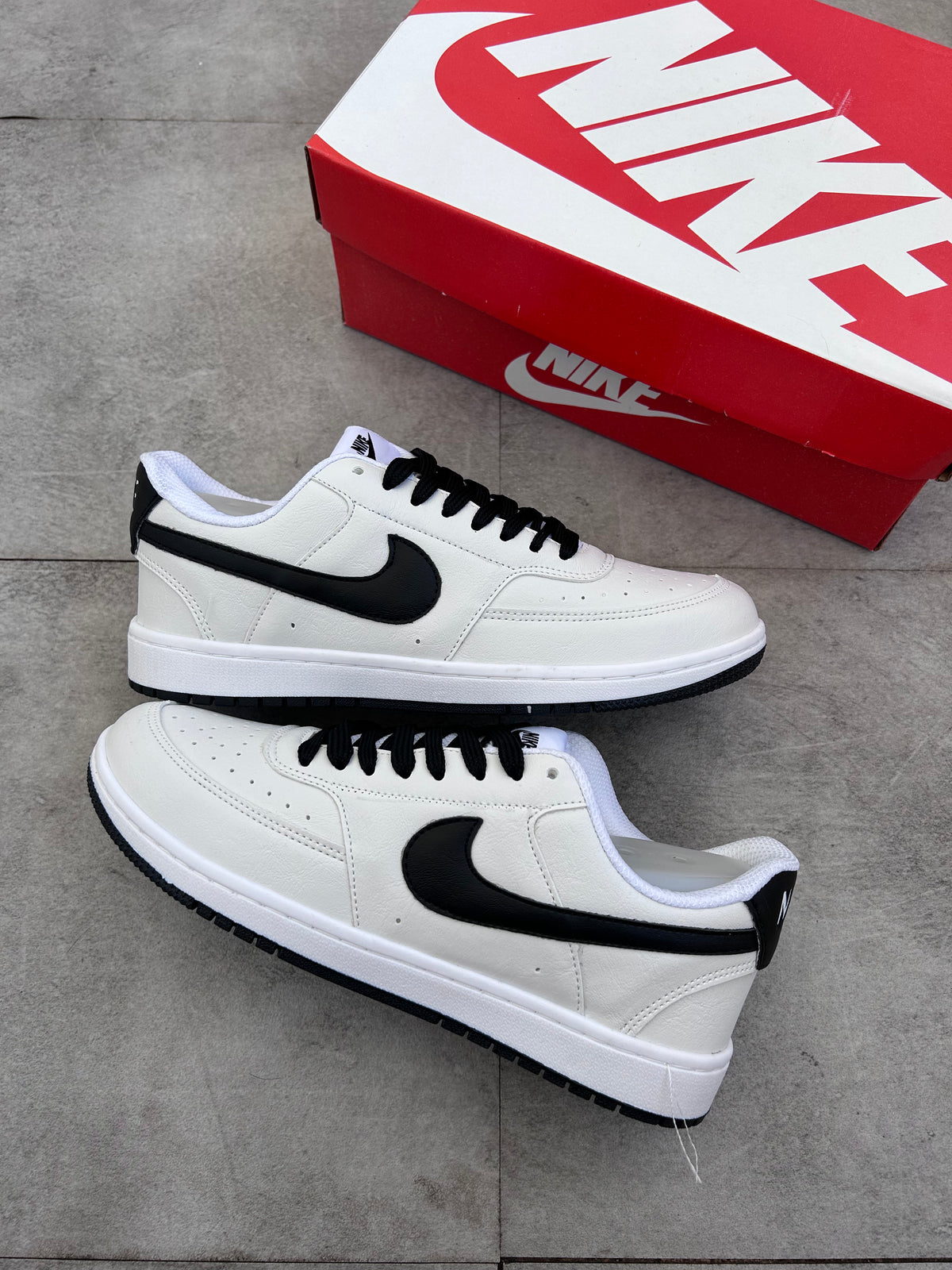 Tênis Nike Air Force 1 Low Branco e Preto Clássico