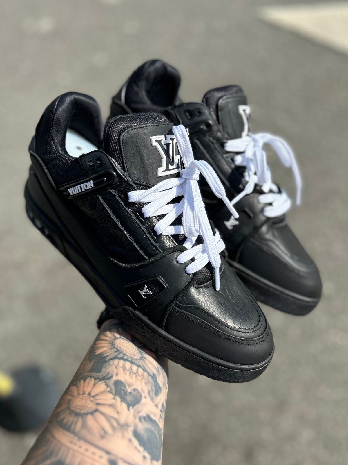 Tênis Louis Vuitton LV Trainer Novo Preto AllBlack Cadarço Branco