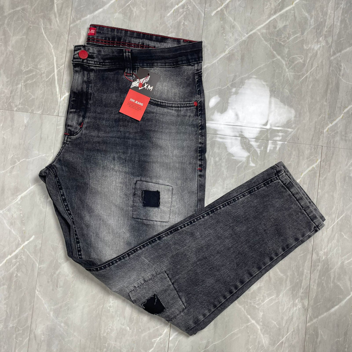 Calça Jeans Jogador XM Cinza Escuro Botão Vermelho