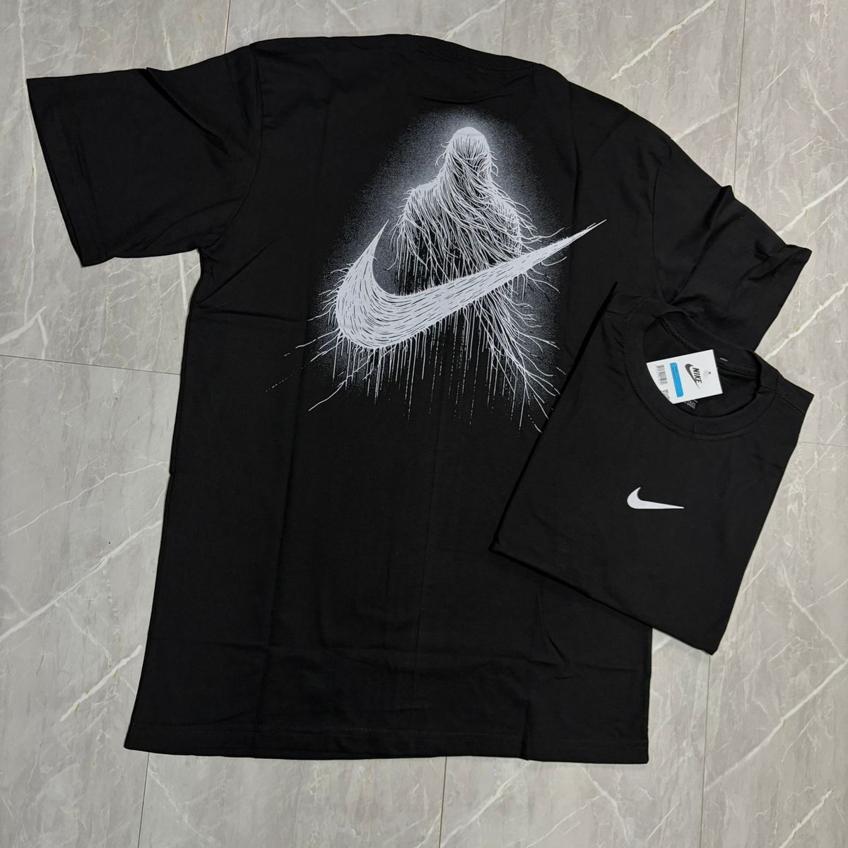 Camiseta Grife NIKE Preta Clássica com Swoosh Branco Sólido