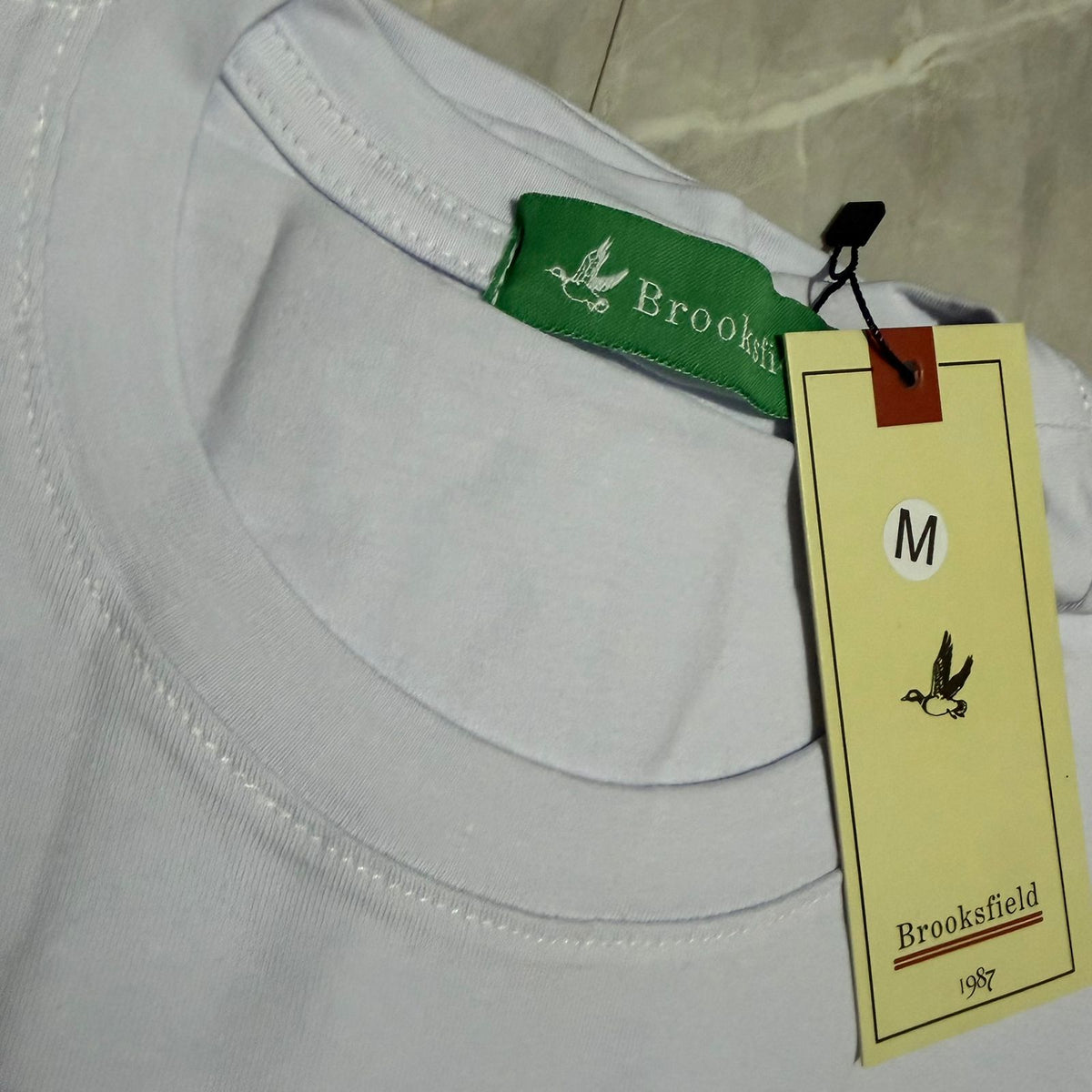 Camiseta Grife BROOKSFIELD branca com Pássaro Bordado