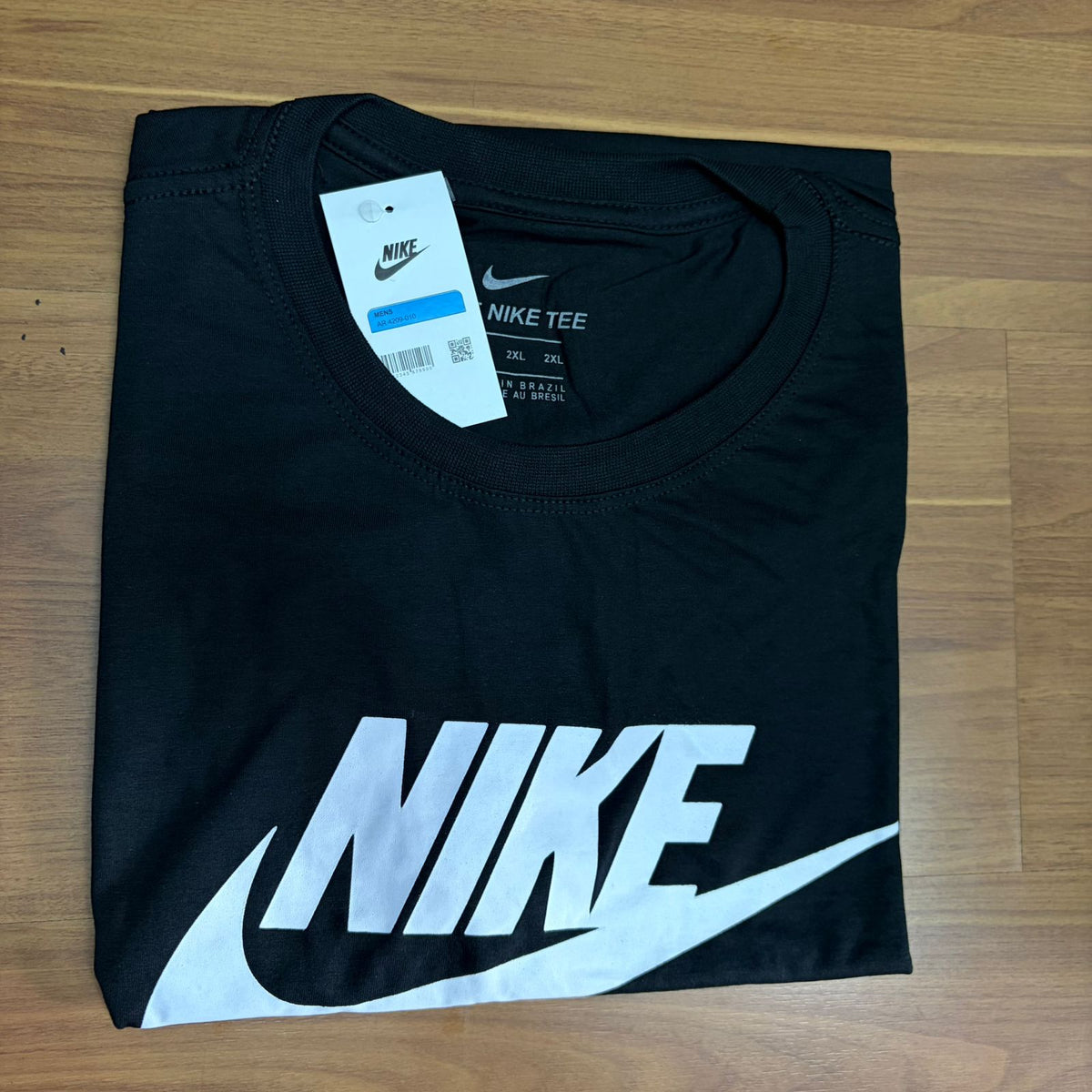Camiseta Grife NIKE Preta Clássica com Logo Gigante Branco