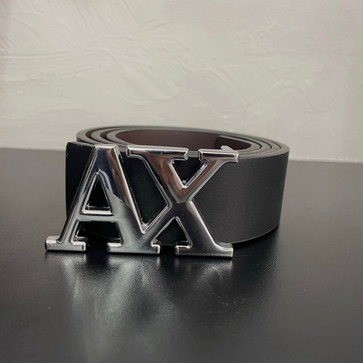 Cinto Premium Armani Exchange (AX) Preto em Couro com Fivela Logo Cromada