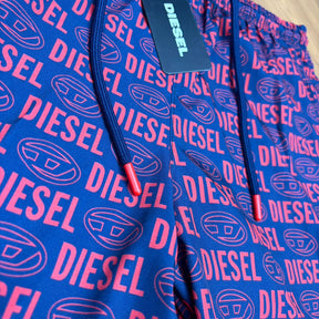 Shorts Grife Diesel Azul Marinho com Estampa Logo All-Over em Vermelho Coral