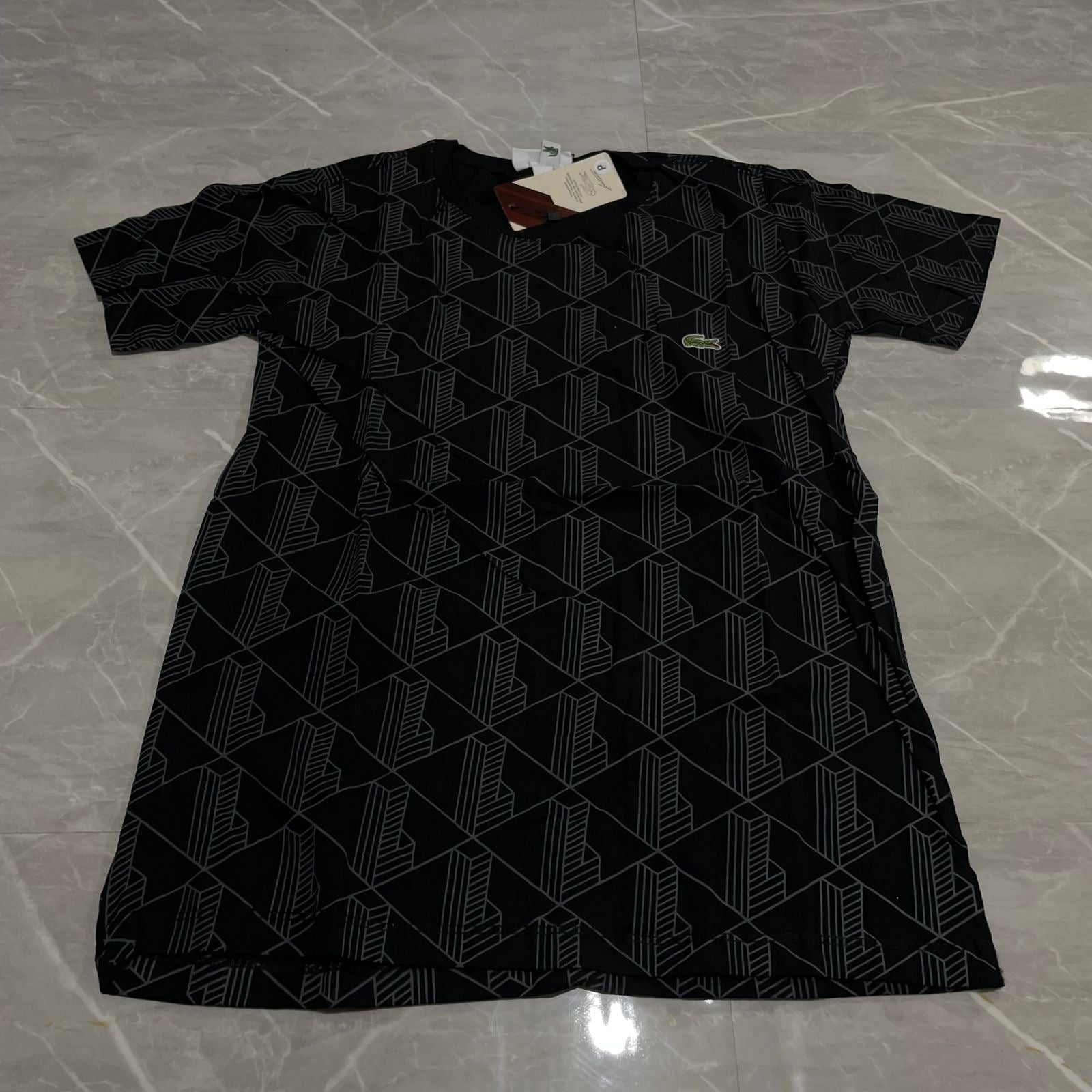 Camiseta Grife Lacoste Preta com detalhes Cruzados