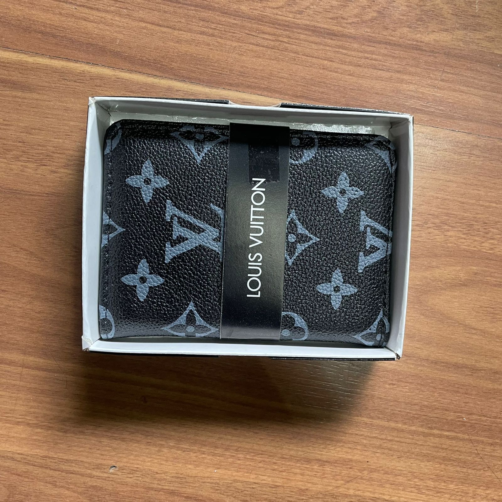 Carteira Louis Vuitton Preta Detalhada