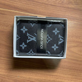 Carteira Louis Vuitton Preta Detalhada