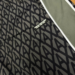 Shorts Grife Armani Exchange AX Preto/Cinza com Estampa Geométrica Logo e Faixas Laterais