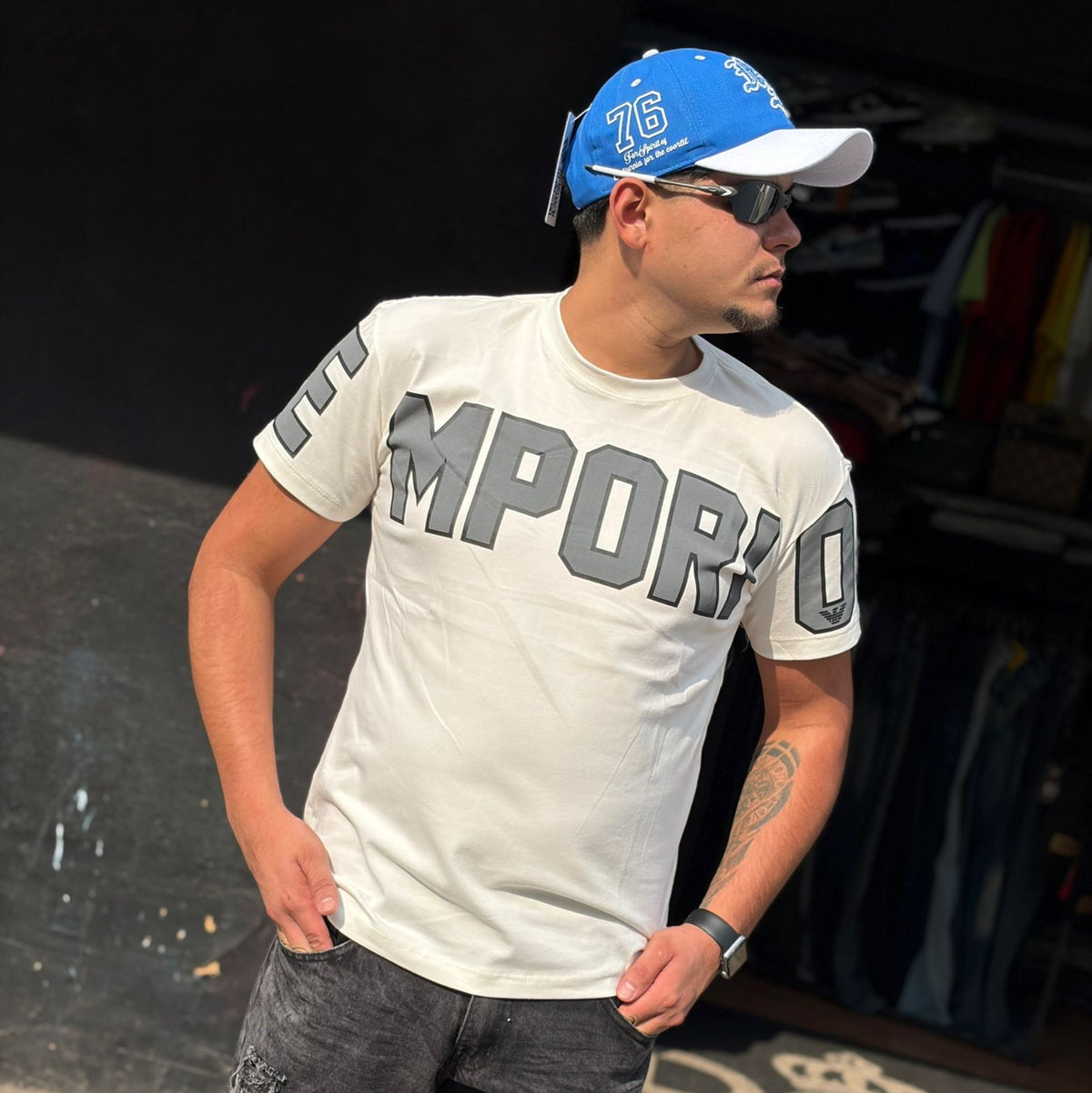 Camiseta Grife Emporio Armani Branca com Estampa Logo Letra Bloco Cinza/Preto