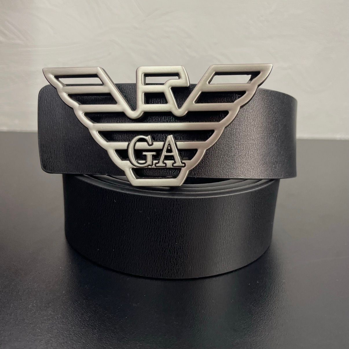 Cinto Premium Armani Preto em Couro com Fivela Águia Logo Prateada Polida