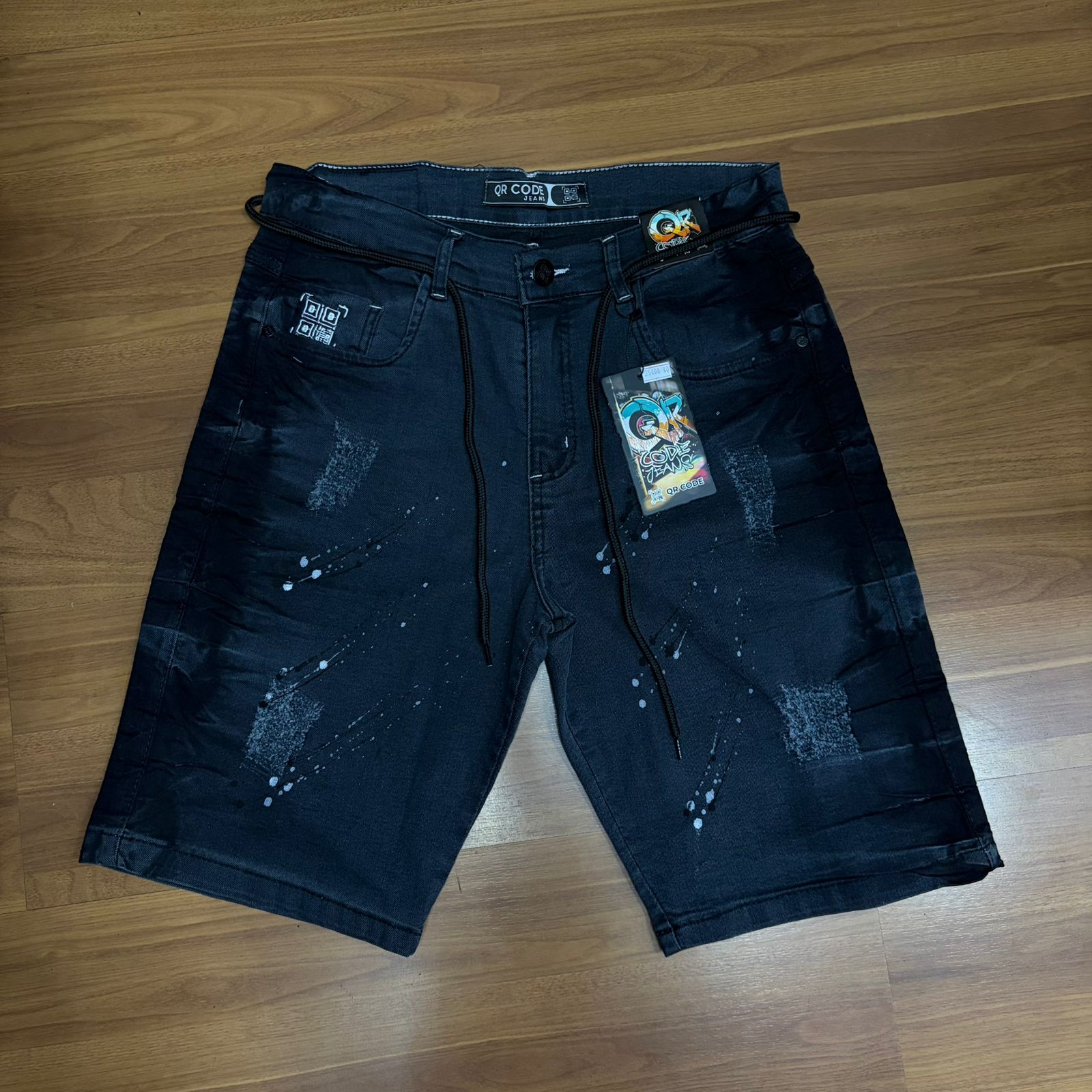 Bermuda Jeans Jogador Qr Code Grafite Gotas Branca Detalhe Lateral Escuro