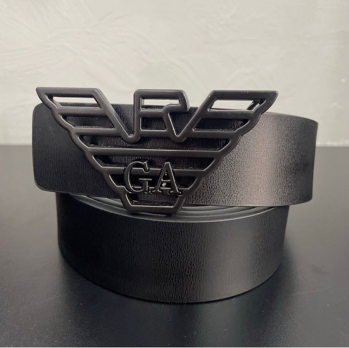 Cinto Premium Armani Preto em Couro com Fivela Águia Logo Grafite Fosco