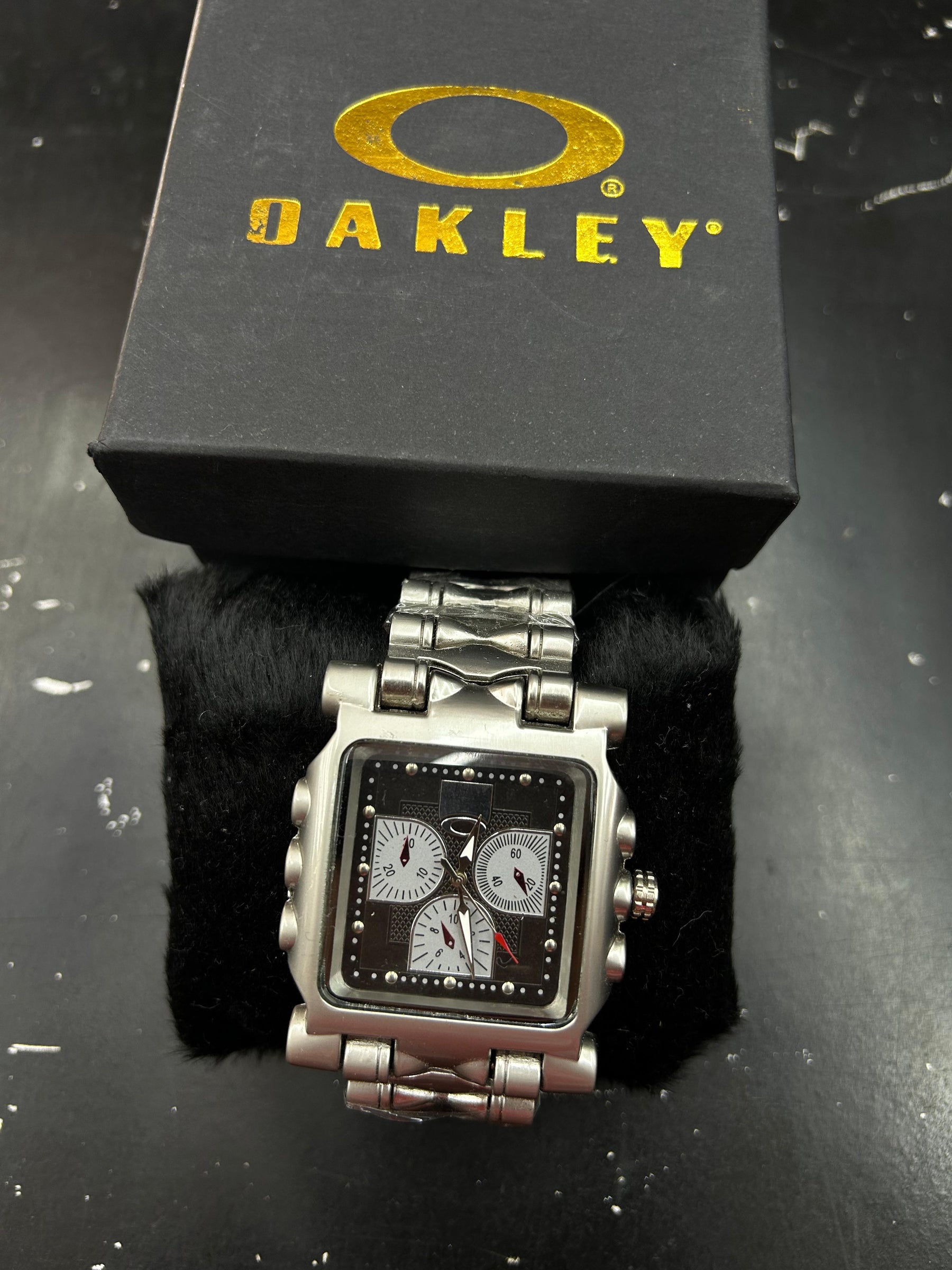 Relógio Oakley Time Tank Metal Titânio Visor Preto