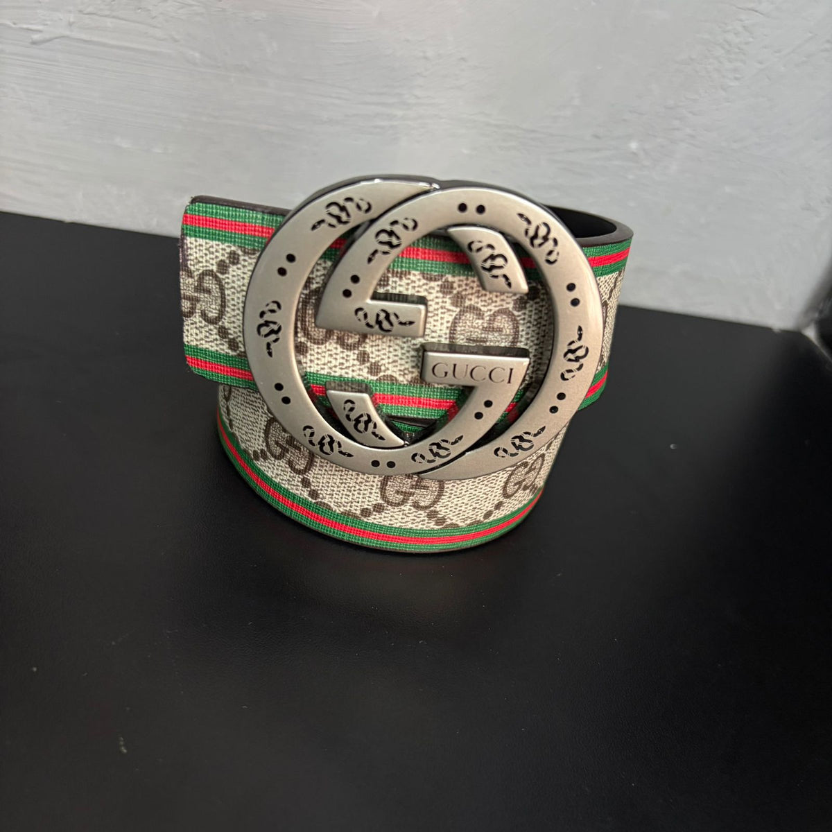 Cinto Premium Gucci GG Supreme Clássico Bege/Marrom com Fivela G Serpente Prateada