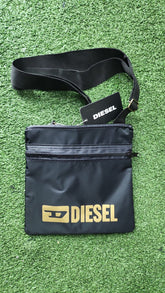 Shoulder Bag Grife Diesel Sintética Preta Com Logo Dourado