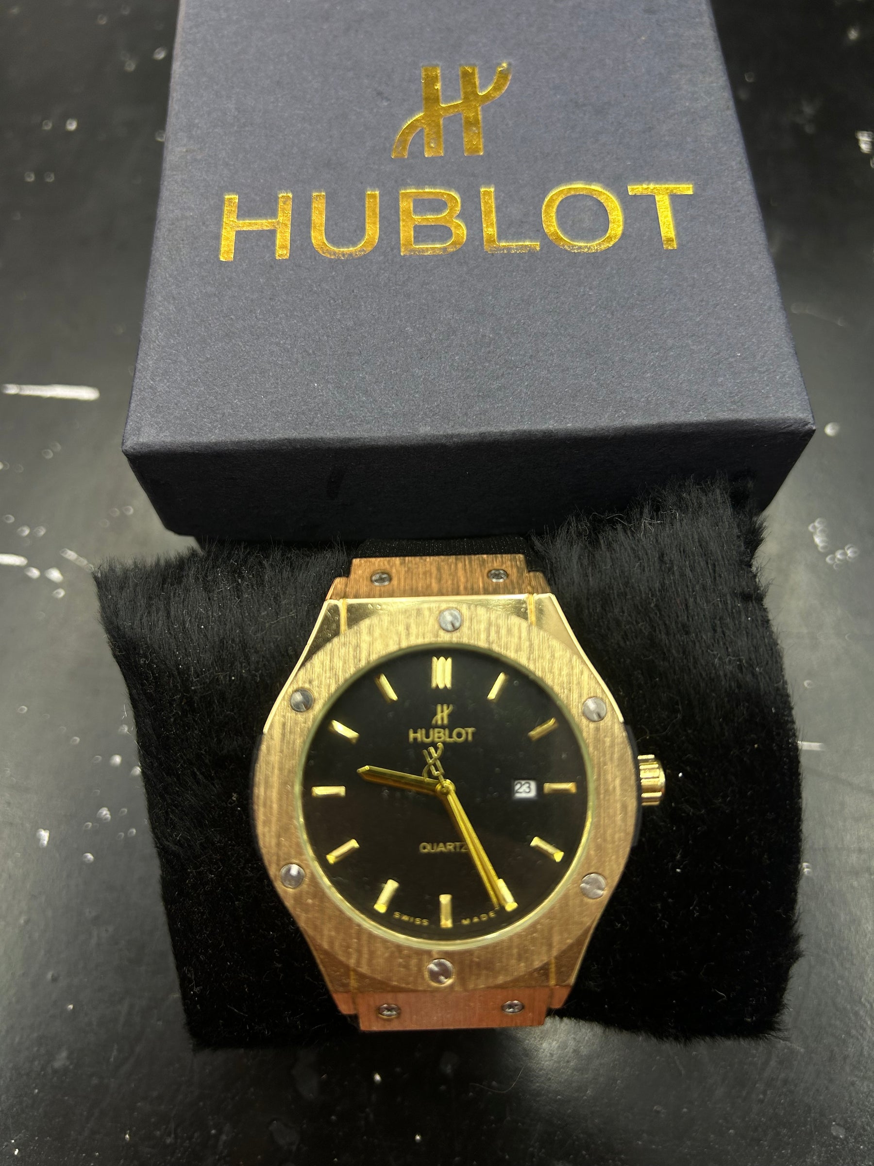 Relógio Hublot Gold Metal Dourado Com Pulseira Preta