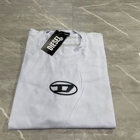 Camiseta Grife Diesel branca com símbolo preto