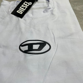 Camiseta Grife Diesel branca com símbolo preto