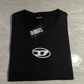 Camiseta Grife Diesel Preta com detalhe branco