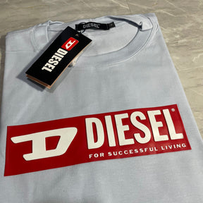 Camiseta Grife Diesel Azul Claro com estampa vermelha