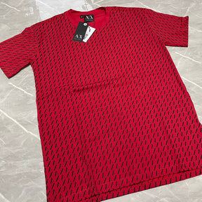 Camiseta Grife Armani vermelha com monogram preto