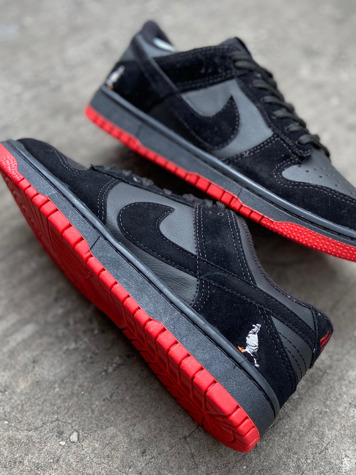 Tênis Nike Dunk Low Preto Solado Vermelho Black & Red