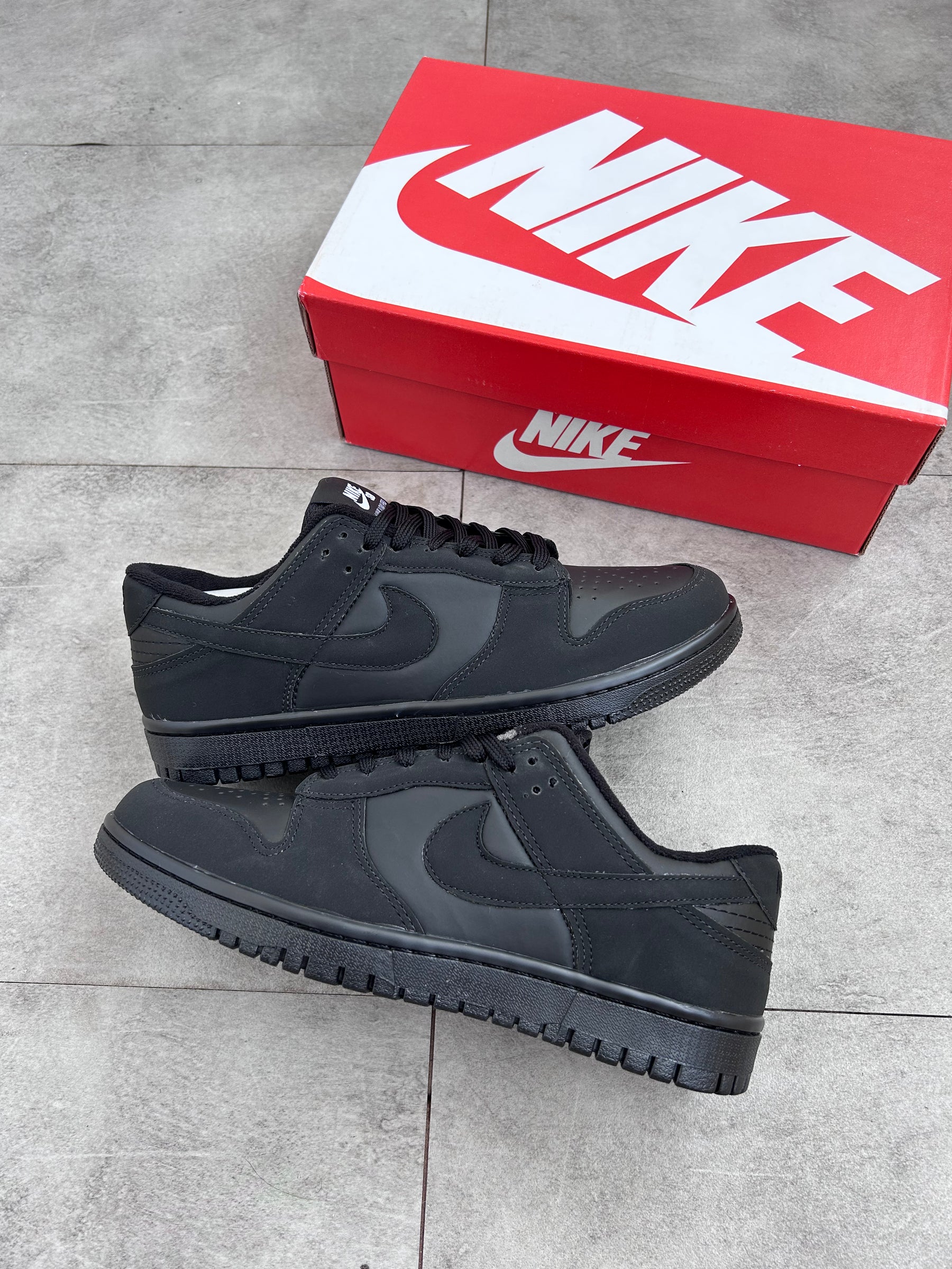 Tênis Nike Dunk Low Preto Total (Triple Black) Couro e Camurça