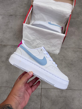 Tênis Nike Court vision branco com detalhe azul plataforma unisex