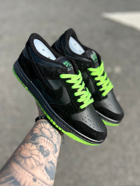Tênis Nike Dunk Low Preto Neon Cadarço e Sola Verde Limão