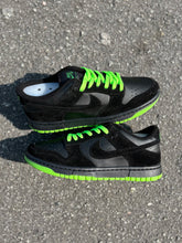 Tênis Nike Dunk Low Preto Neon Cadarço e Sola Verde Limão