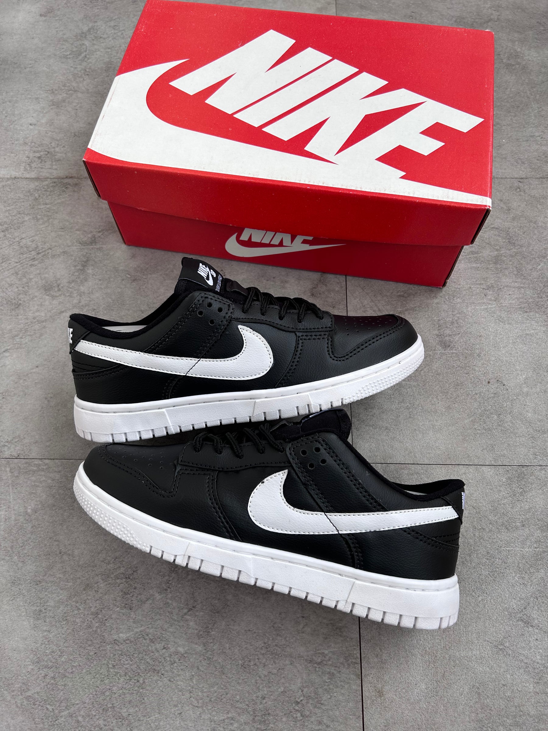 Tênis Nike Dunk Low Preto e Branco (Panda) Swoosh Duplo