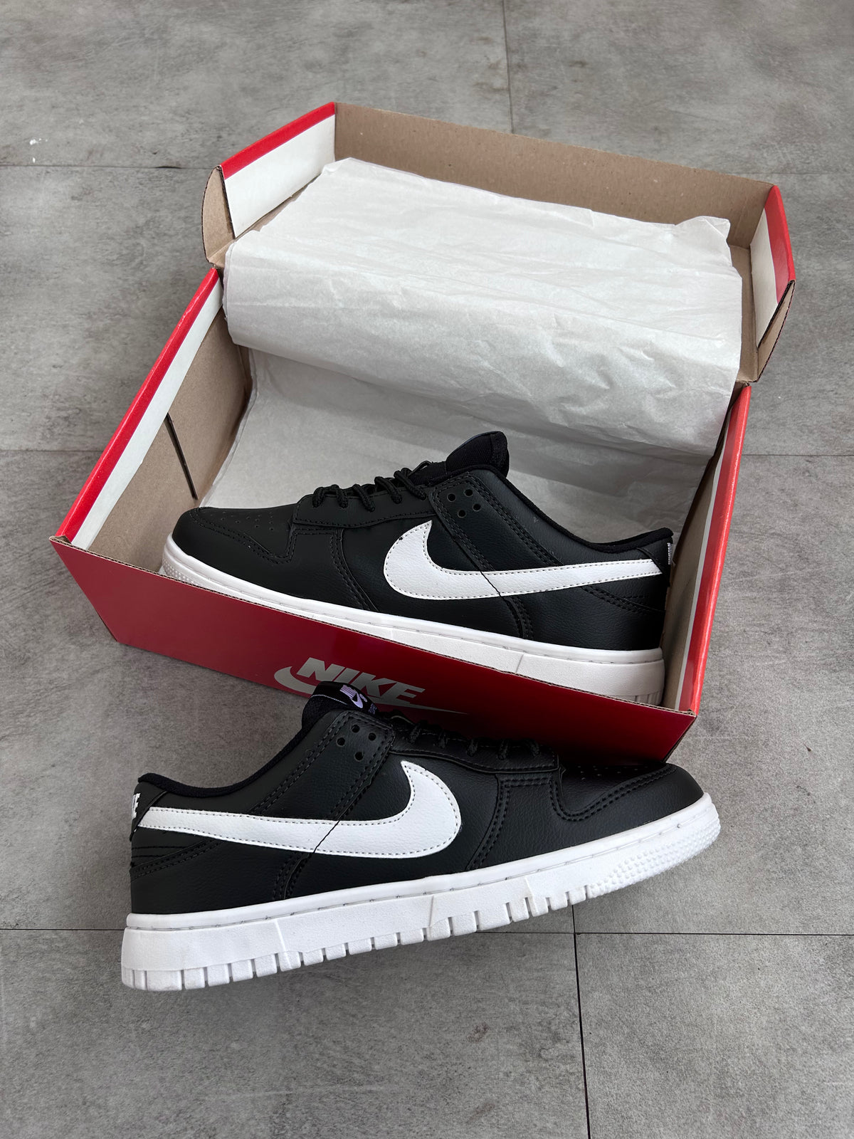 Tênis Nike Dunk Low Preto e Branco (Panda) Swoosh Duplo