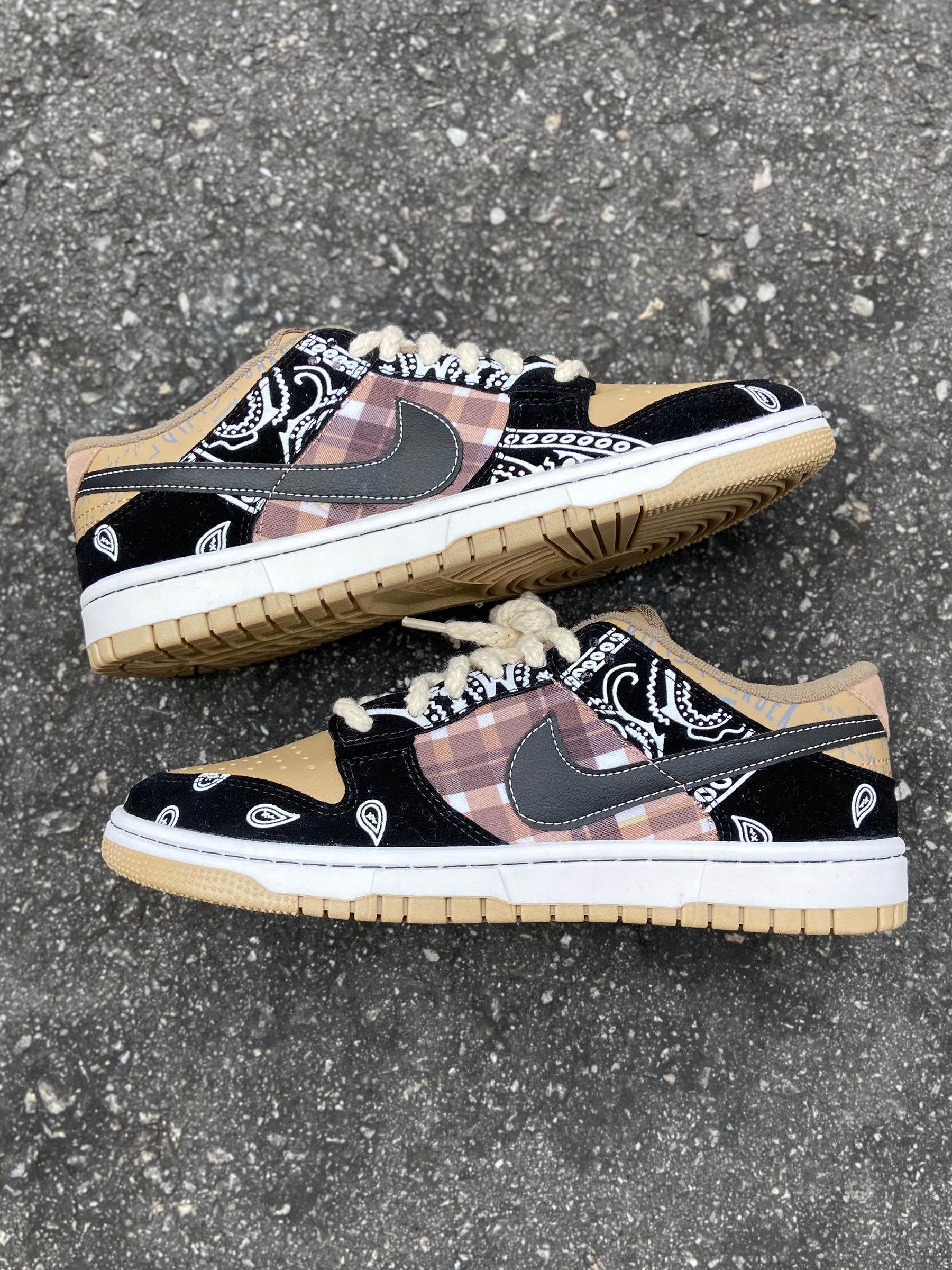 Tênis Nike Dunk Low Preto Bandana e Xadrez Estampa Mista