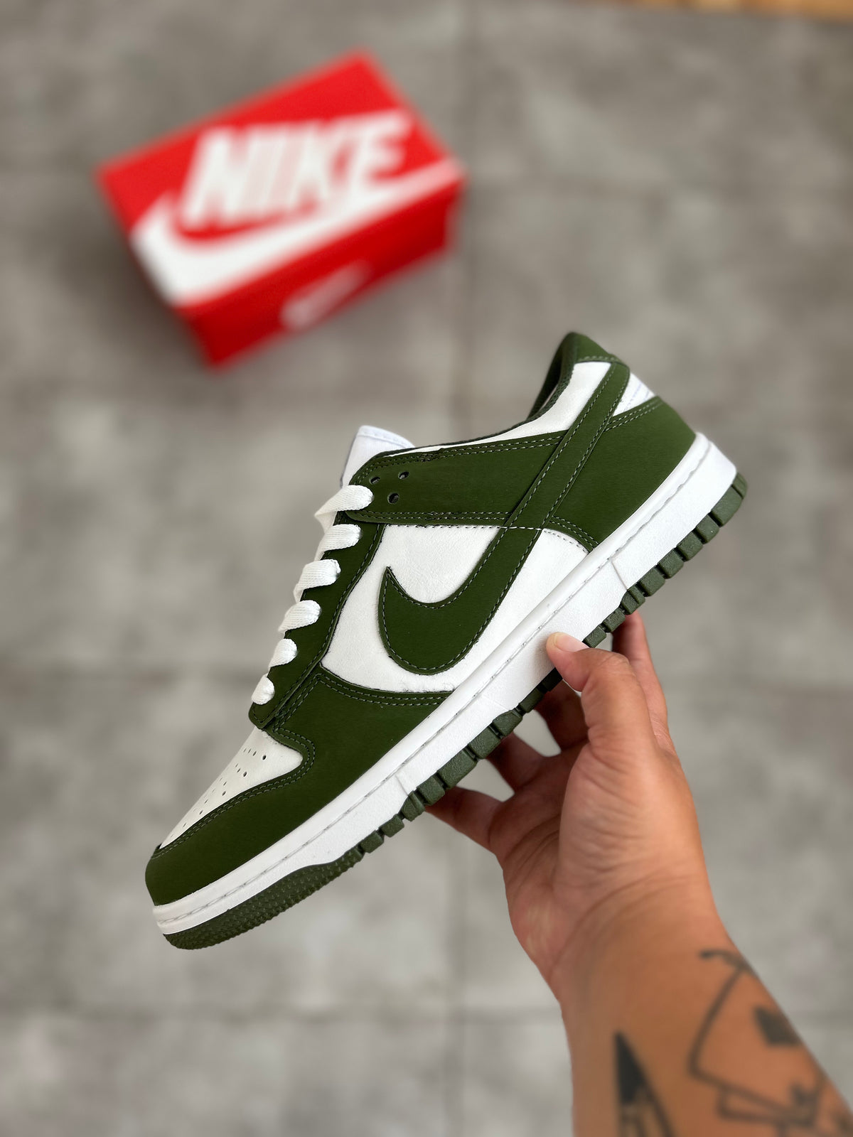 Tênis Nike Dunk Low Preto e  Branco Couro Bicolor