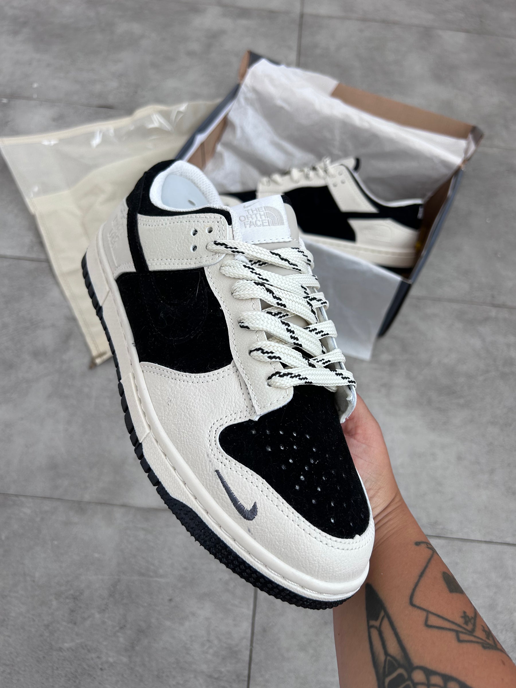 Tênis Nike Dunk Low Bege Off-White Camurça Felpuda