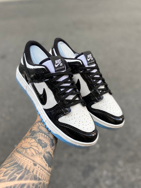 Tênis Nike Dunk Low Preto e Branco Verniz Sola Azul Bebê