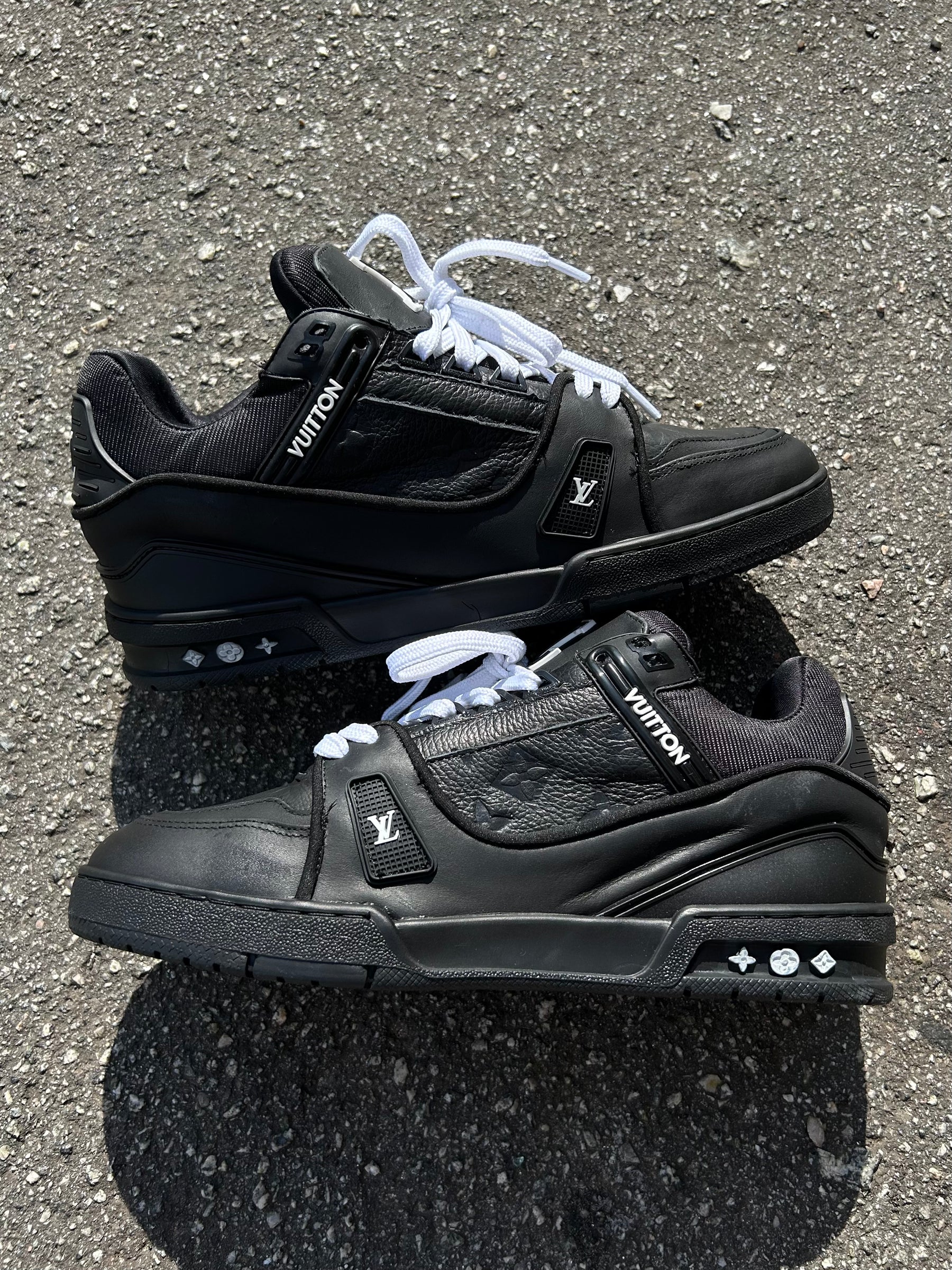 Tênis Louis Vuitton LV Trainer Novo Preto AllBlack Cadarço Branco