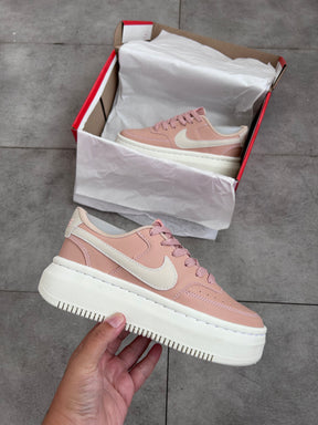 Tênis Nike Plataforma Feminino | Air Force Style Rosê/Nude Texturizado