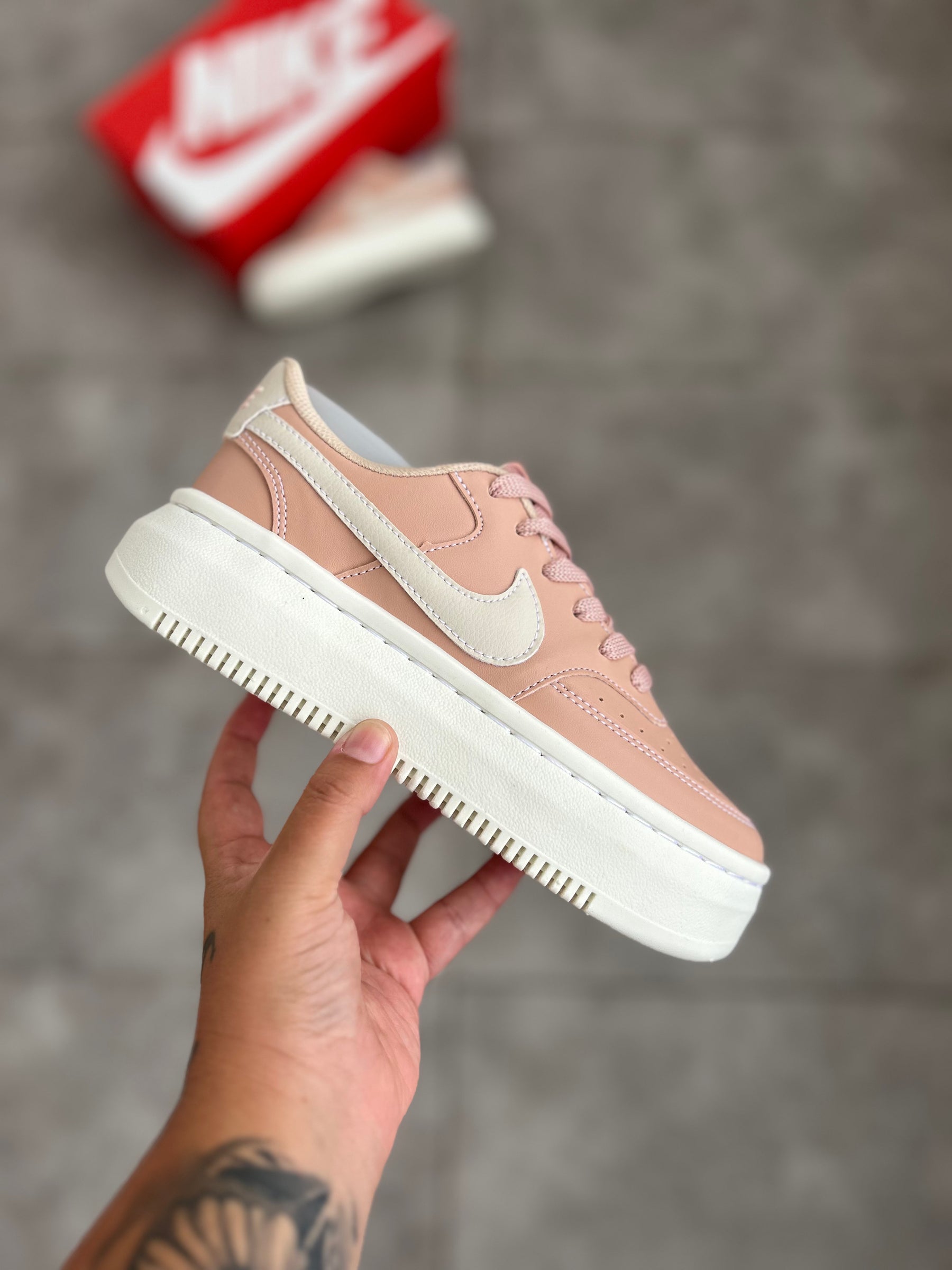 Tênis Nike Plataforma Feminino | Air Force Style Rosê/Nude Texturizado