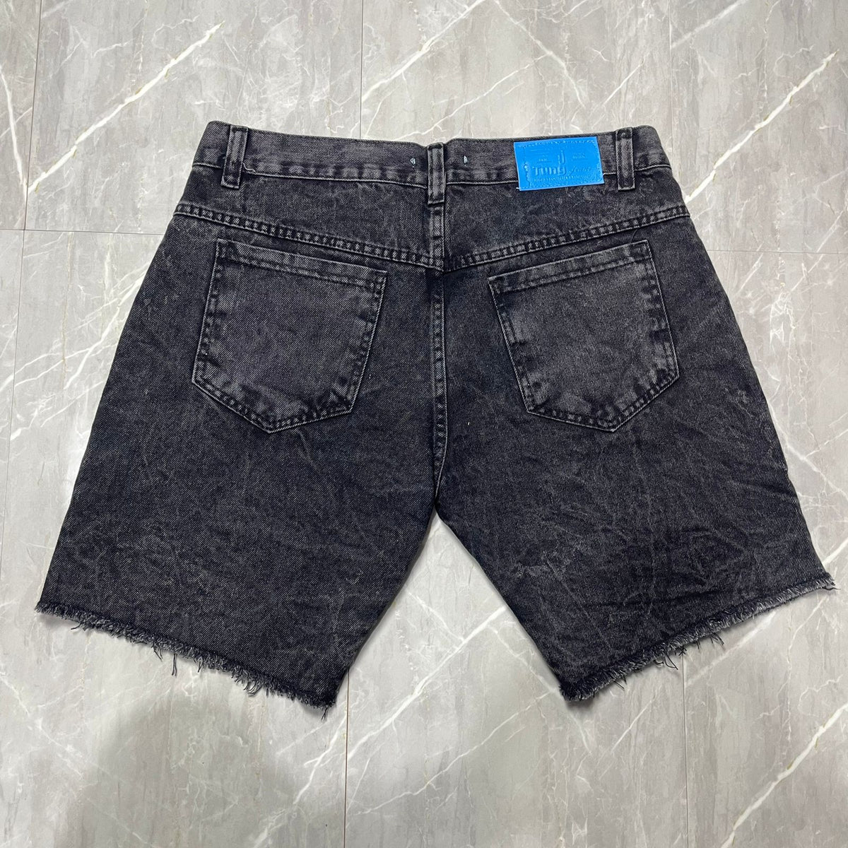 Bermuda Jeans Rasgado Tung Cinza Botão Azul