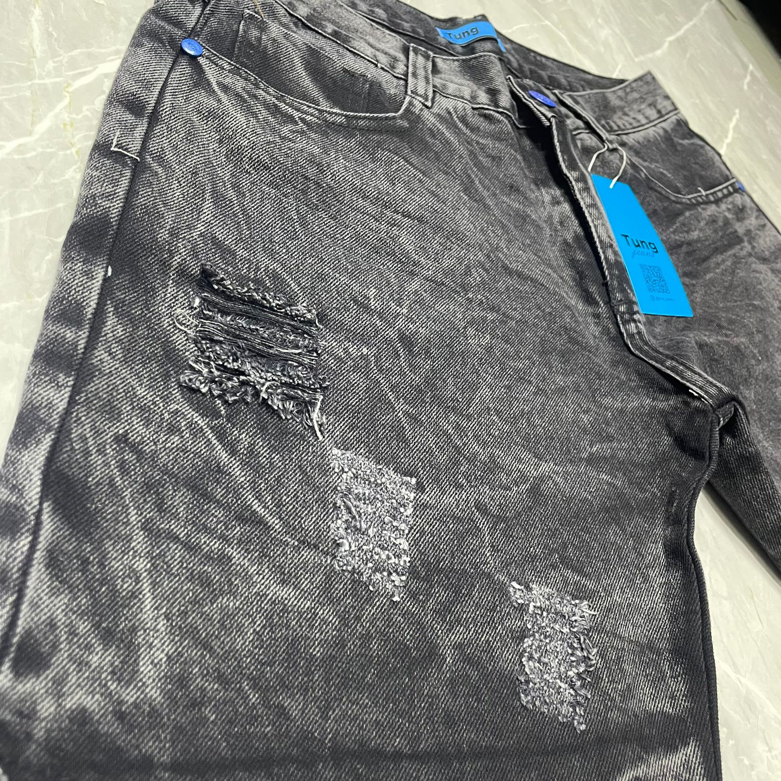 Bermuda Jeans Rasgado Tung Cinza Botão Azul