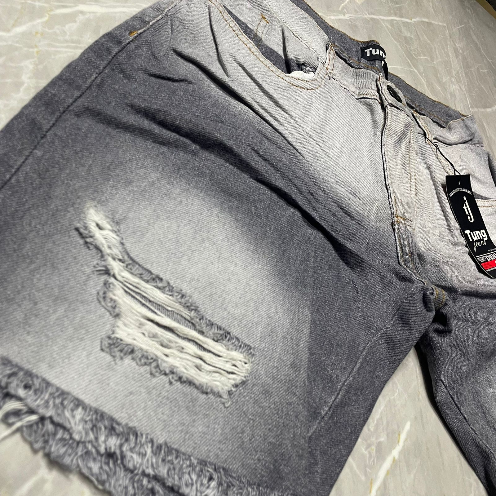 Bermuda Jeans Rasgado Tung Degradê Cinza